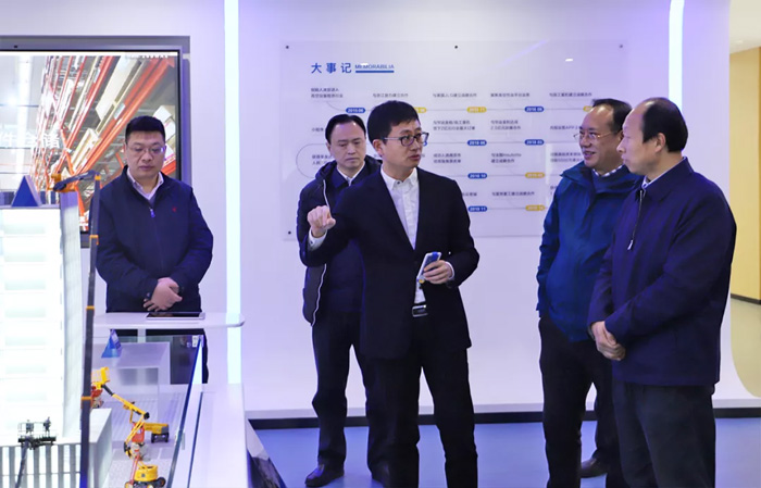 江苏省发改委副主任林康调研星空官方网站发展情况-2.jpg